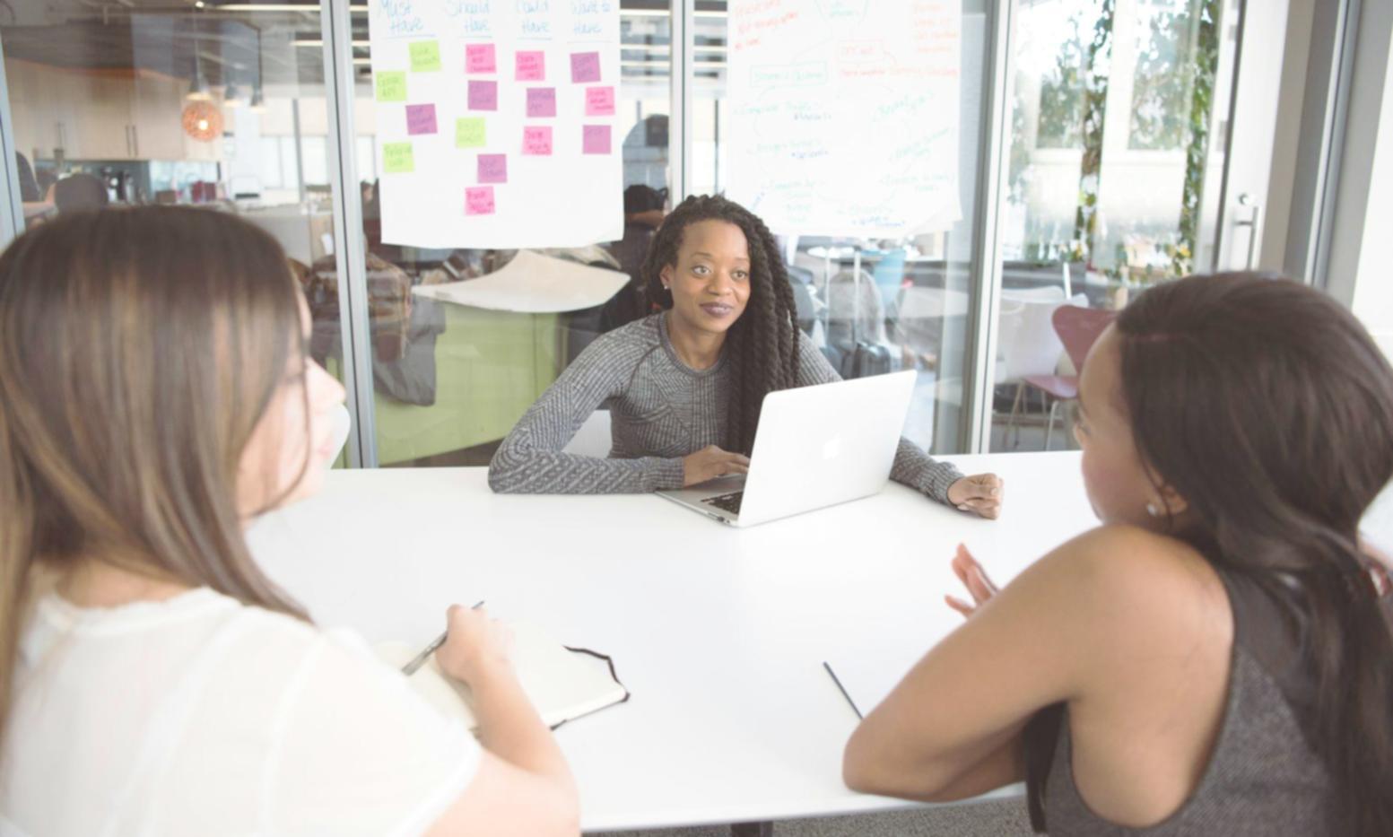 Diskusi strategi investasi lanjutan dengan analisis mendalam